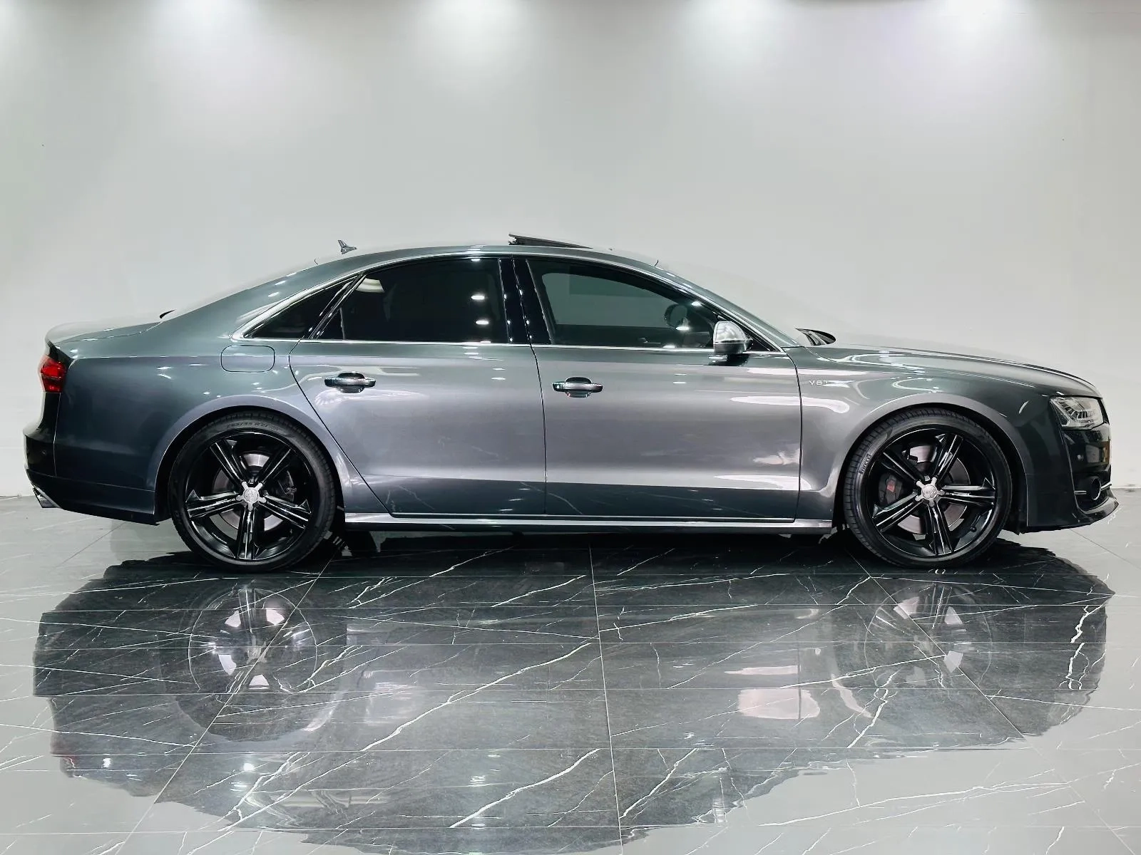 Audi-S8-